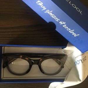 Brand new tortoise shell fancy frames, never been used.